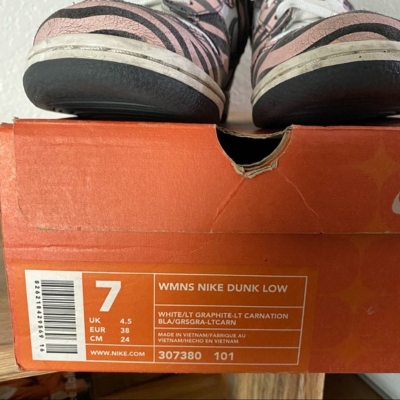 Nike Dunk - Picture 9 of 11